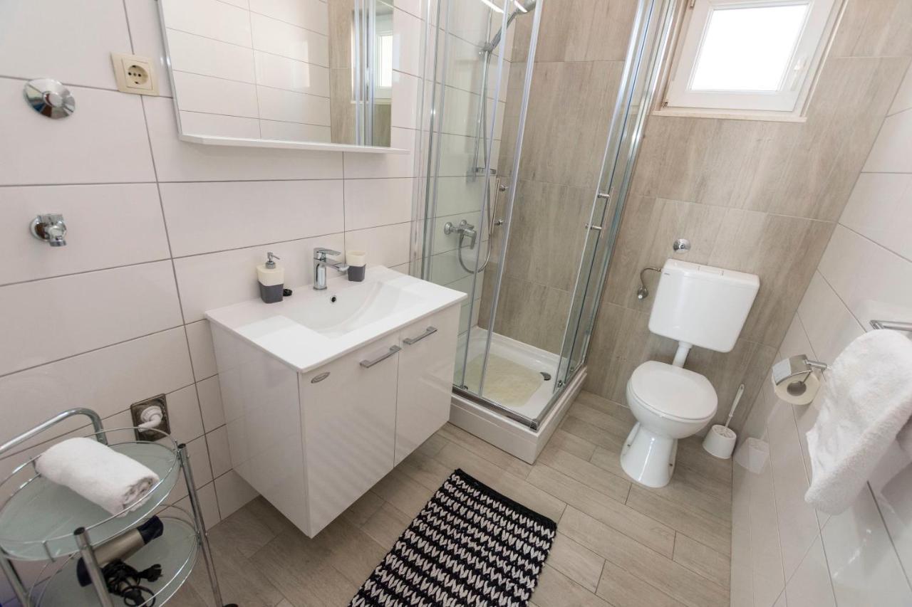 Apartment Nensi Примоштен Екстер'єр фото